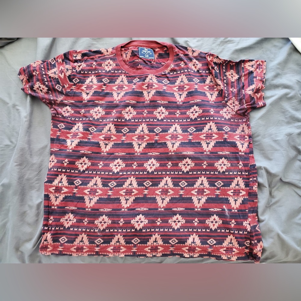Men's Tribal Print Short-Sleeve T-Shirt - Red Pattern